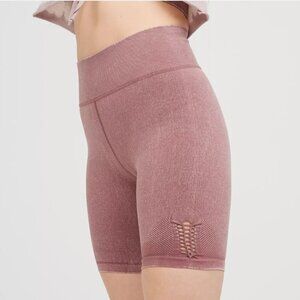 Aerie Offline High Rise Seamless Macrame Biker Shorts Size Medium